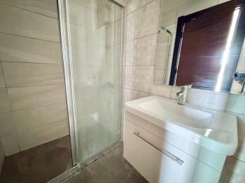Tek Yetkili Kıbrıs Girne Merkez de Türk Tapulu Havuzlu Perla  Residence da  Satılık 2+1 Residence