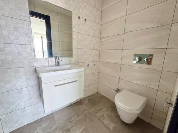 Tek Yetkili Kıbrıs Girne Merkez de Türk Tapulu Havuzlu Perla  Residence da  Satılık 2+1 Residence