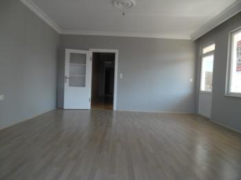ÇORLUDA RESMİ KURUM VE FABRİKA SERVİS GÜZERGAHINDA 3+1 KİRALIK DAİRE 
