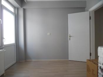 ÇORLUDA RESMİ KURUM VE FABRİKA SERVİS GÜZERGAHINDA 3+1 KİRALIK DAİRE 