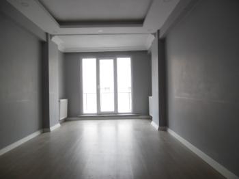 ÇORLUDA FABRİKA SERVİS DURAKLARINA YAKIN 2+1 İSKANLI DAİRE 