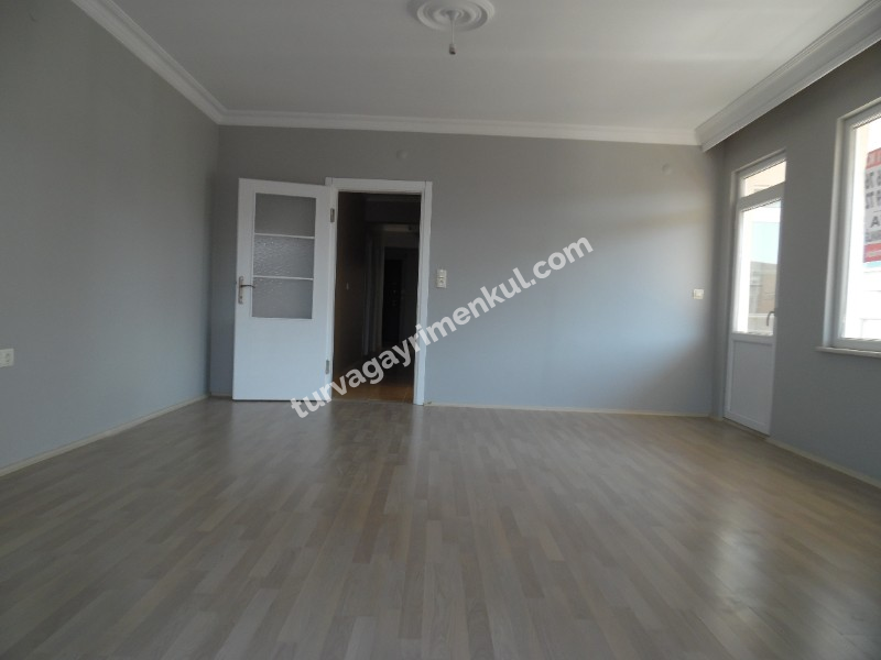 ÇORLUDA RESMİ KURUM VE FABRİKA SERVİS GÜZERGAHINDA 3+1 KİRALIK DAİRE 