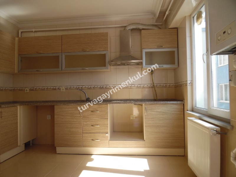 ÇORLUDA RESMİ KURUM VE FABRİKA SERVİS GÜZERGAHINDA 3+1 KİRALIK DAİRE 