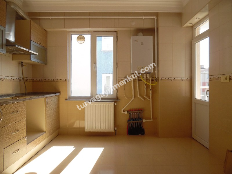 ÇORLUDA RESMİ KURUM VE FABRİKA SERVİS GÜZERGAHINDA 3+1 KİRALIK DAİRE 