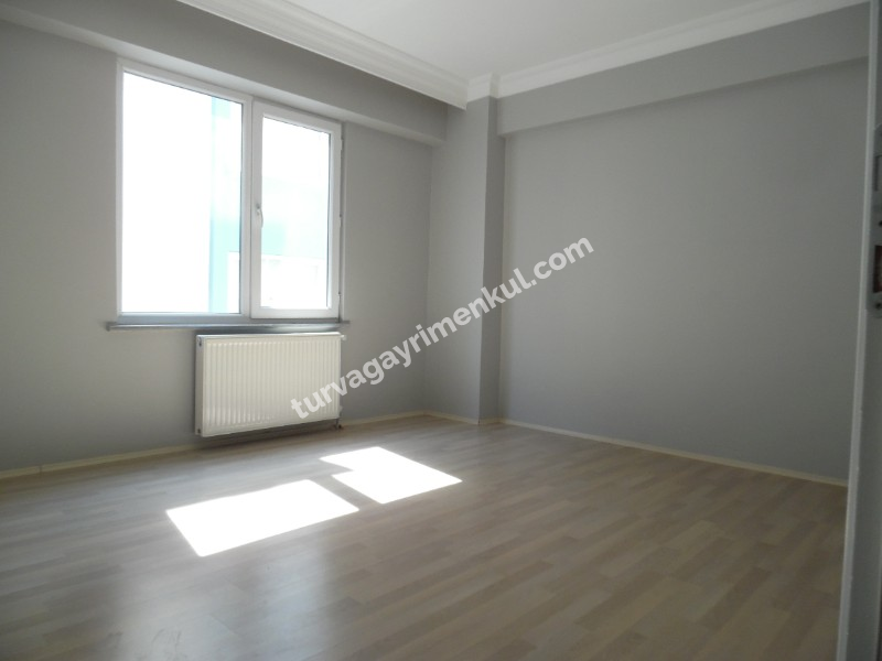ÇORLUDA RESMİ KURUM VE FABRİKA SERVİS GÜZERGAHINDA 3+1 KİRALIK DAİRE 