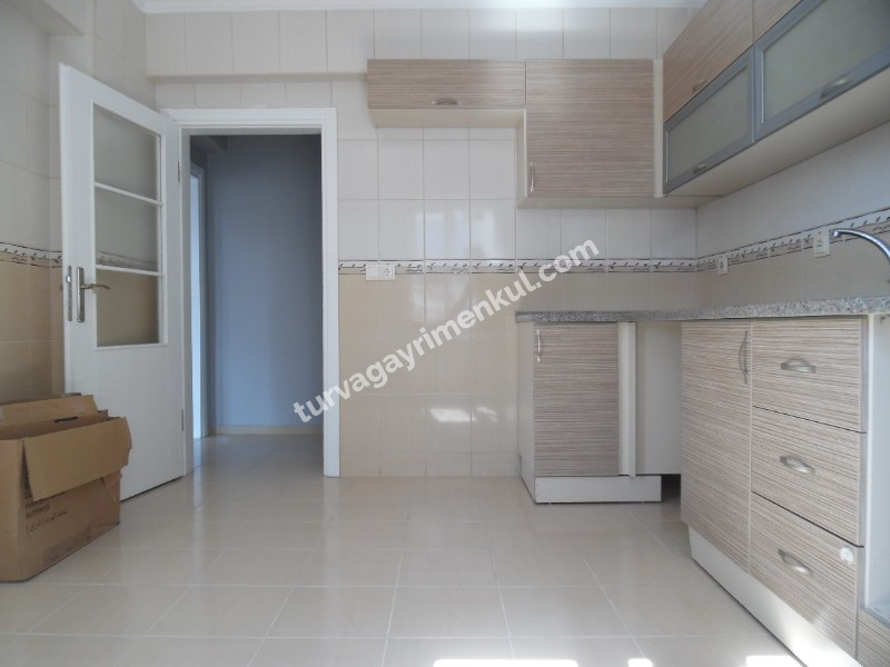 ÇORLUDA RESMİ KURUM VE FABRİKA SERVİS GÜZERGAHINDA 3+1 KİRALIK DAİRE 