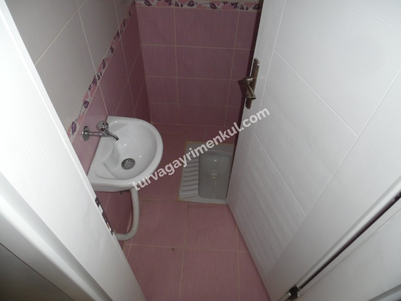 ÇORLUDA RESMİ KURUM VE FABRİKA SERVİS GÜZERGAHINDA 3+1 KİRALIK DAİRE 