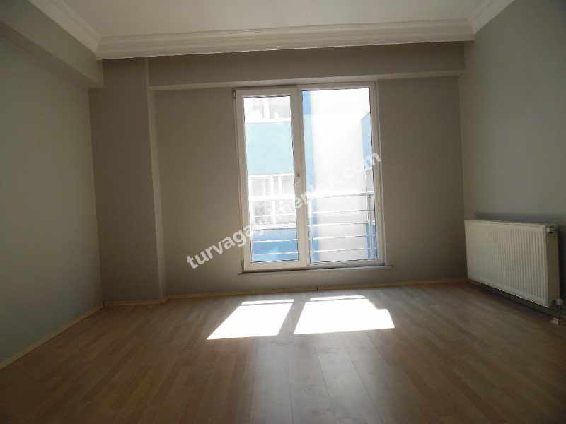 ÇORLUDA RESMİ KURUM VE FABRİKA SERVİS GÜZERGAHINDA 3+1 KİRALIK DAİRE 
