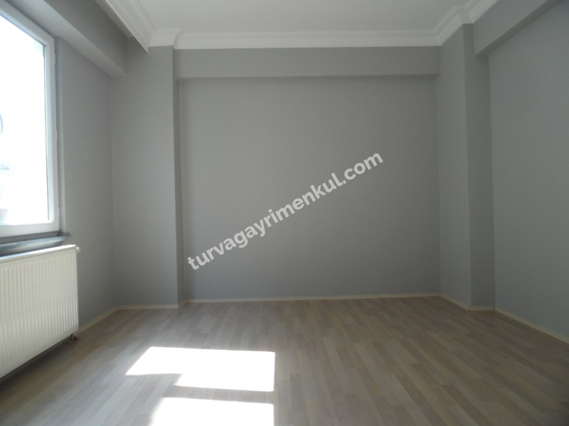 ÇORLUDA RESMİ KURUM VE FABRİKA SERVİS GÜZERGAHINDA 3+1 KİRALIK DAİRE 