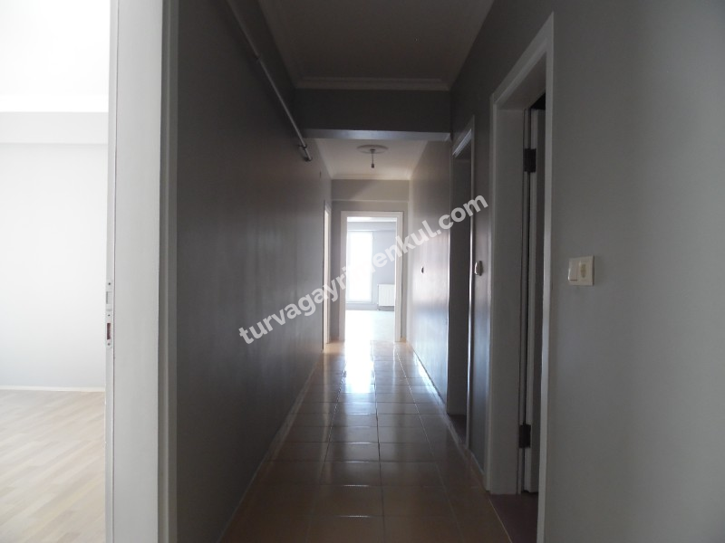 ÇORLUDA RESMİ KURUM VE FABRİKA SERVİS GÜZERGAHINDA 3+1 KİRALIK DAİRE 