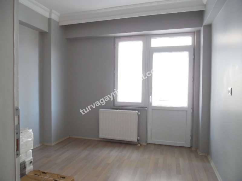 ÇORLUDA RESMİ KURUM VE FABRİKA SERVİS GÜZERGAHINDA 3+1 KİRALIK DAİRE 