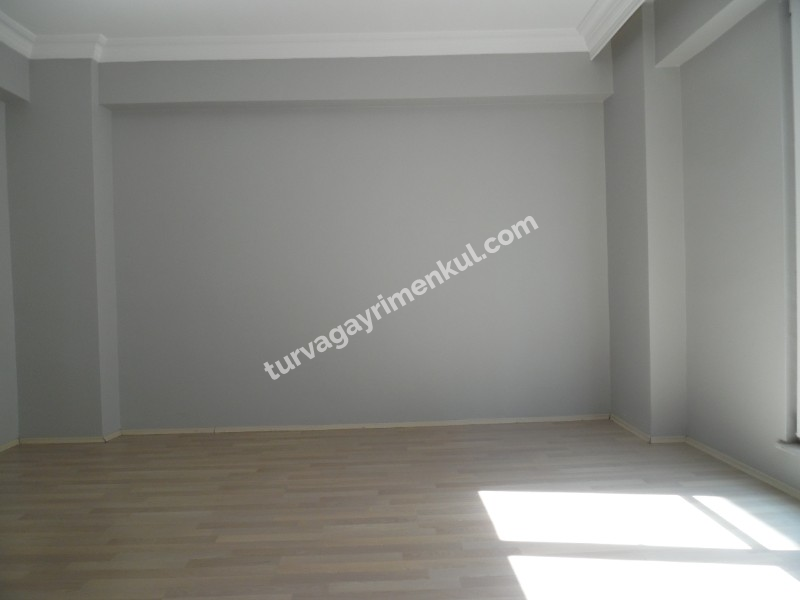 ÇORLUDA RESMİ KURUM VE FABRİKA SERVİS GÜZERGAHINDA 3+1 KİRALIK DAİRE 