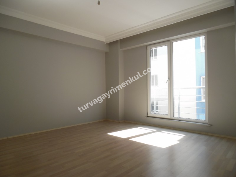 ÇORLUDA RESMİ KURUM VE FABRİKA SERVİS GÜZERGAHINDA 3+1 KİRALIK DAİRE 