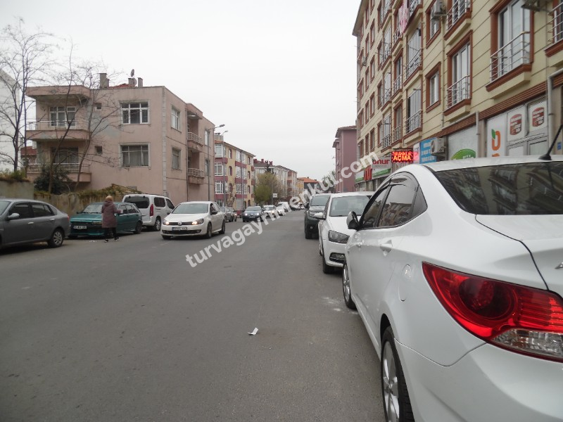 ÇORLUDA FABRİKA SERVİS DURAKLARINA YAKIN 2+1 İSKANLI DAİRE 