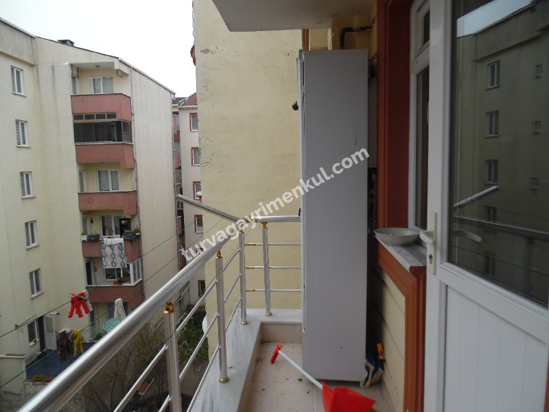 ÇORLUDA FABRİKA SERVİS DURAKLARINA YAKIN 2+1 İSKANLI DAİRE 