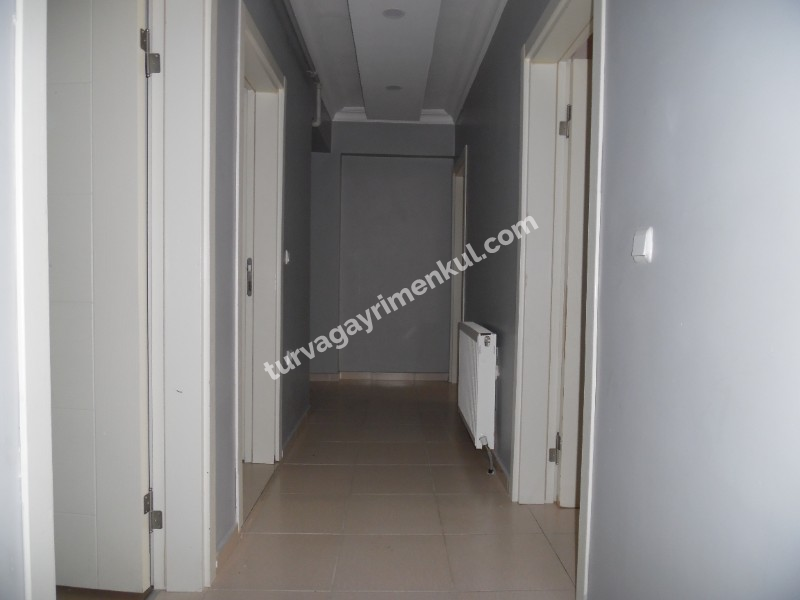ÇORLUDA FABRİKA SERVİS DURAKLARINA YAKIN 2+1 İSKANLI DAİRE 