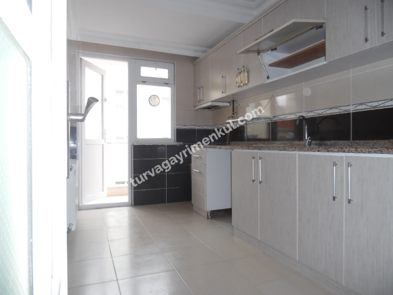ÇORLUDA FABRİKA SERVİS DURAKLARINA YAKIN 2+1 İSKANLI DAİRE 
