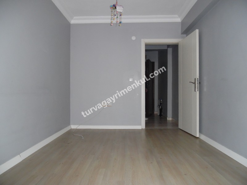 ÇORLUDA FABRİKA SERVİS DURAKLARINA YAKIN 2+1 İSKANLI DAİRE 