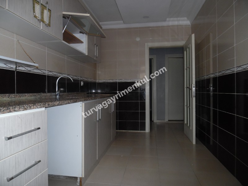 ÇORLUDA FABRİKA SERVİS DURAKLARINA YAKIN 2+1 İSKANLI DAİRE 