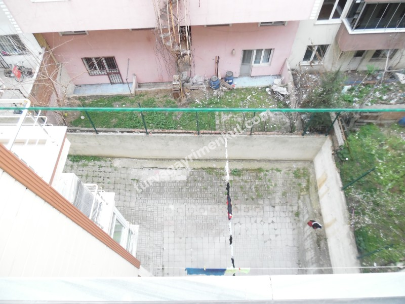 ÇORLUDA FABRİKA SERVİS DURAKLARINA YAKIN 2+1 İSKANLI DAİRE 
