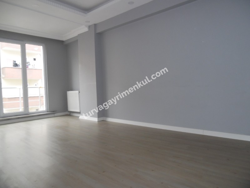 ÇORLUDA FABRİKA SERVİS DURAKLARINA YAKIN 2+1 İSKANLI DAİRE 
