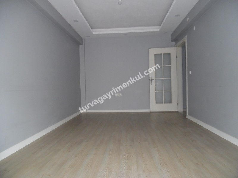 ÇORLUDA FABRİKA SERVİS DURAKLARINA YAKIN 2+1 İSKANLI DAİRE 