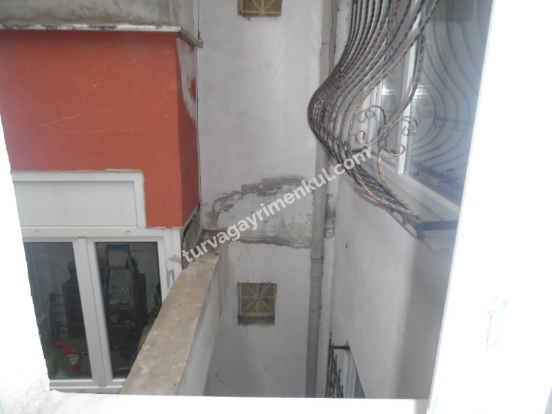 ÇORLUDA FABRİKA SERVİS DURAKLARINA YAKIN 2+1 İSKANLI DAİRE 