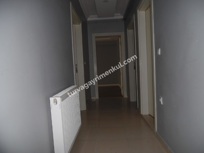 ÇORLUDA FABRİKA SERVİS DURAKLARINA YAKIN 2+1 İSKANLI DAİRE 