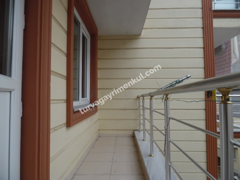 ÇORLUDA FABRİKA SERVİS DURAKLARINA YAKIN 2+1 İSKANLI DAİRE 