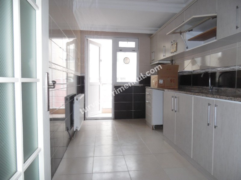 ÇORLUDA FABRİKA SERVİS DURAKLARINA YAKIN 2+1 İSKANLI DAİRE 