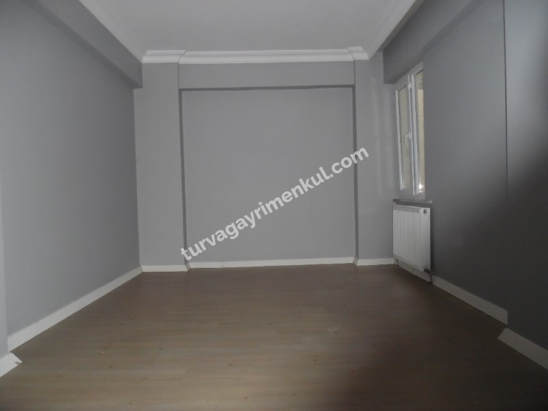 ÇORLUDA FABRİKA SERVİS DURAKLARINA YAKIN 2+1 İSKANLI DAİRE 