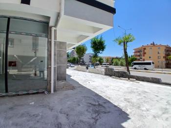 GÜVENAY - ÇORUM Cemilbey Caddesi Üzeri'nde Köşe Başı Kiralık Dükkan!