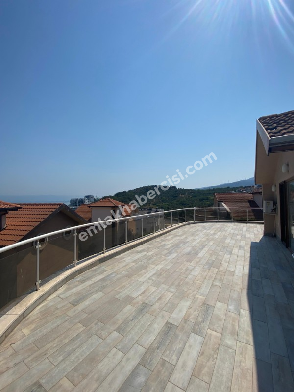 EMLAK HABERCİSİ 'NDEN MUDANYA GÜZELYALI'DA SİTEİÇİ, KAT MÜLKİYETLİ, DENİZ MANZARALI, SATILIK 5+1 VİLLA