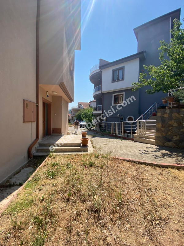 EMLAK HABERCİSİ 'NDEN MUDANYA GÜZELYALI'DA SİTEİÇİ, KAT MÜLKİYETLİ, DENİZ MANZARALI, SATILIK 5+1 VİLLA