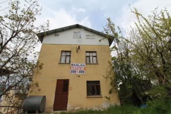 ASLAN'DAN AYVAGEDİĞİ MERKEZ DE 550 M2 ARSA İÇİ SATILIK BİNA