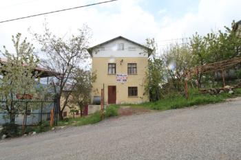 ASLAN'DAN AYVAGEDİĞİ MERKEZ DE 550 M2 ARSA İÇİ SATILIK BİNA