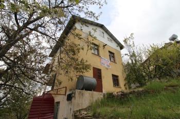 ASLAN'DAN AYVAGEDİĞİ MERKEZ DE 550 M2 ARSA İÇİ SATILIK BİNA