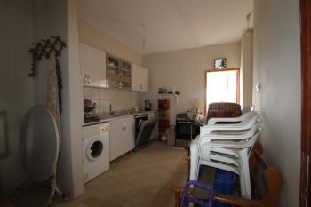 ASLAN'DAN AYVAGEDİĞİ MERKEZ DE 550 M2 ARSA İÇİ SATILIK BİNA