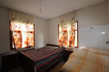 ASLAN'DAN AYVAGEDİĞİ MERKEZ DE 550 M2 ARSA İÇİ SATILIK BİNA