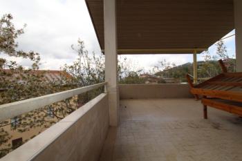 ASLAN'DAN AYVAGEDİĞİ MERKEZ DE 550 M2 ARSA İÇİ SATILIK BİNA