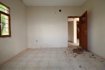 ASLAN'DAN AYVAGEDİĞİ MERKEZ DE 550 M2 ARSA İÇİ SATILIK BİNA