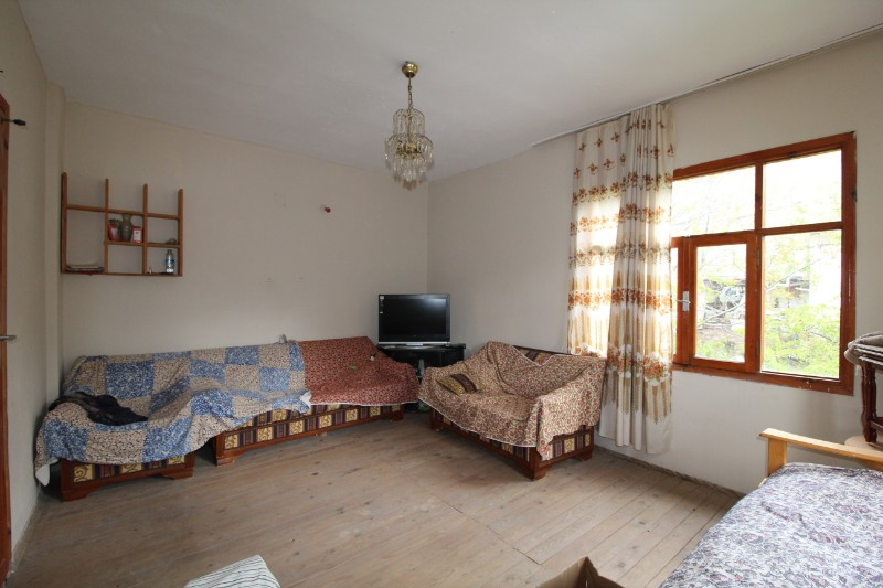 ASLAN'DAN AYVAGEDİĞİ MERKEZ DE 550 M2 ARSA İÇİ SATILIK BİNA