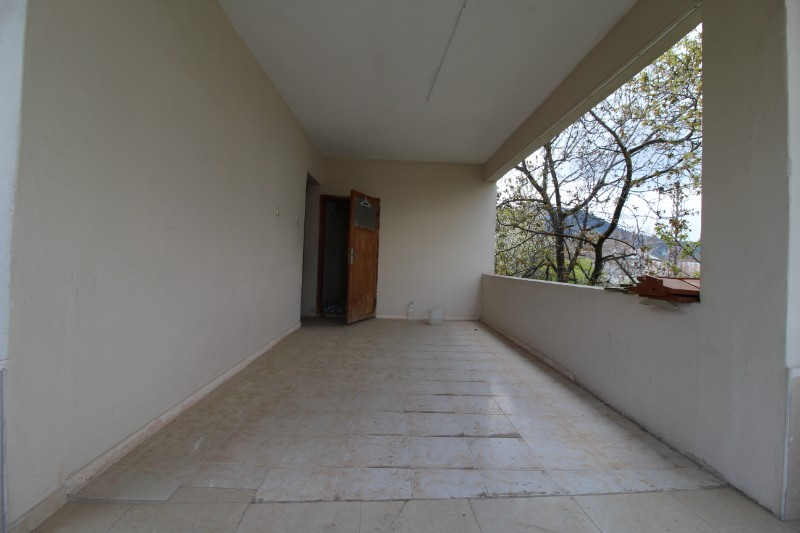 ASLAN'DAN AYVAGEDİĞİ MERKEZ DE 550 M2 ARSA İÇİ SATILIK BİNA