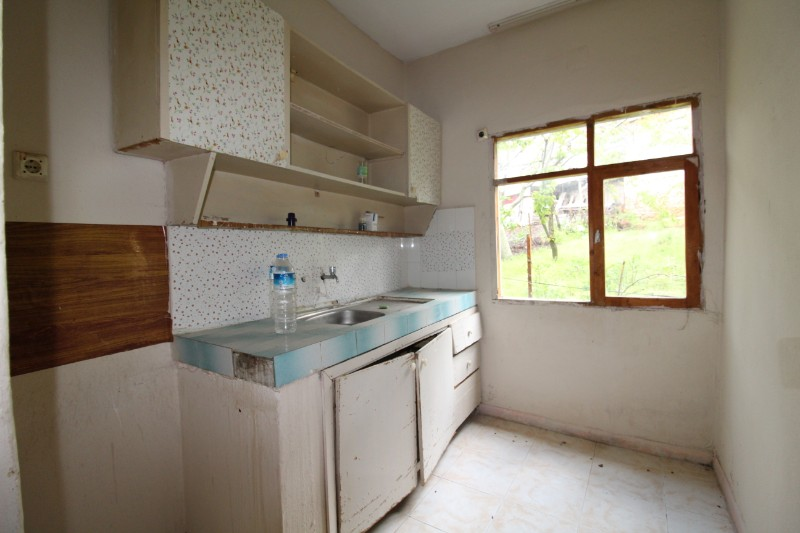 ASLAN'DAN AYVAGEDİĞİ MERKEZ DE 550 M2 ARSA İÇİ SATILIK BİNA