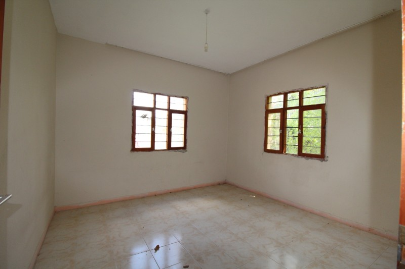 ASLAN'DAN AYVAGEDİĞİ MERKEZ DE 550 M2 ARSA İÇİ SATILIK BİNA