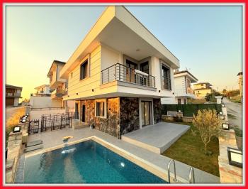 Didim Hisar Mahallesinde Köşe Parsel Villa