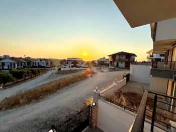 Didim Hisar Mahallesinde Köşe Parsel Villa