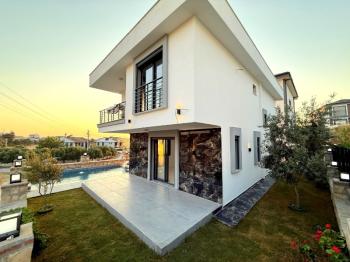 Didim Hisar Mahallesinde Köşe Parsel Villa