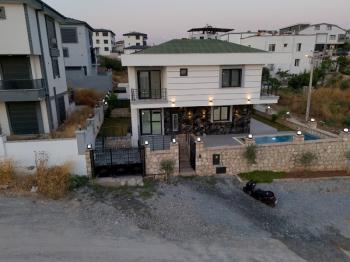 Didim Hisar Mahallesinde Köşe Parsel Villa