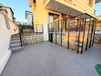 Didim Hisar Mahallesinde Köşe Parsel Villa